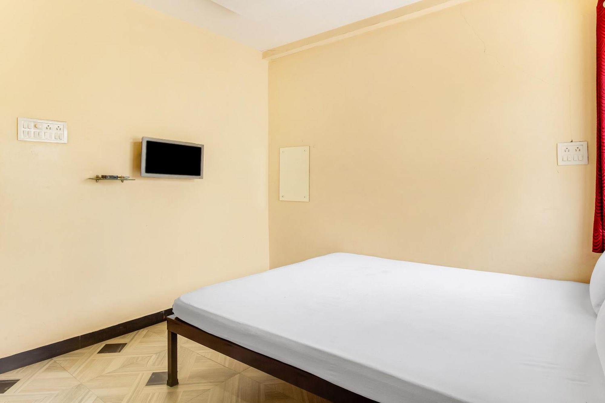 Spot On Harihar Lodging And Yatri Niwas Hotel Colhapur Exterior foto