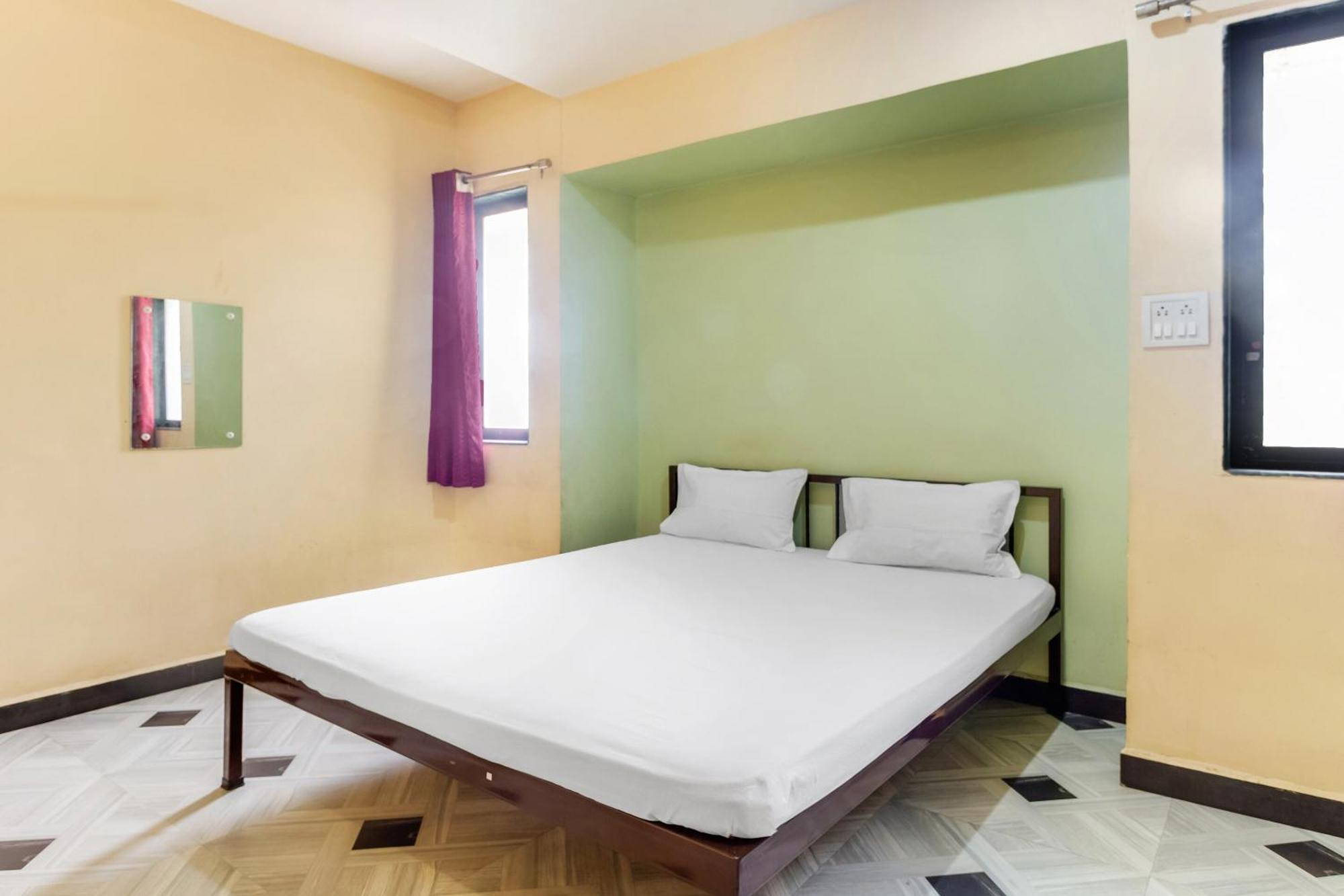Spot On Harihar Lodging And Yatri Niwas Hotel Colhapur Exterior foto