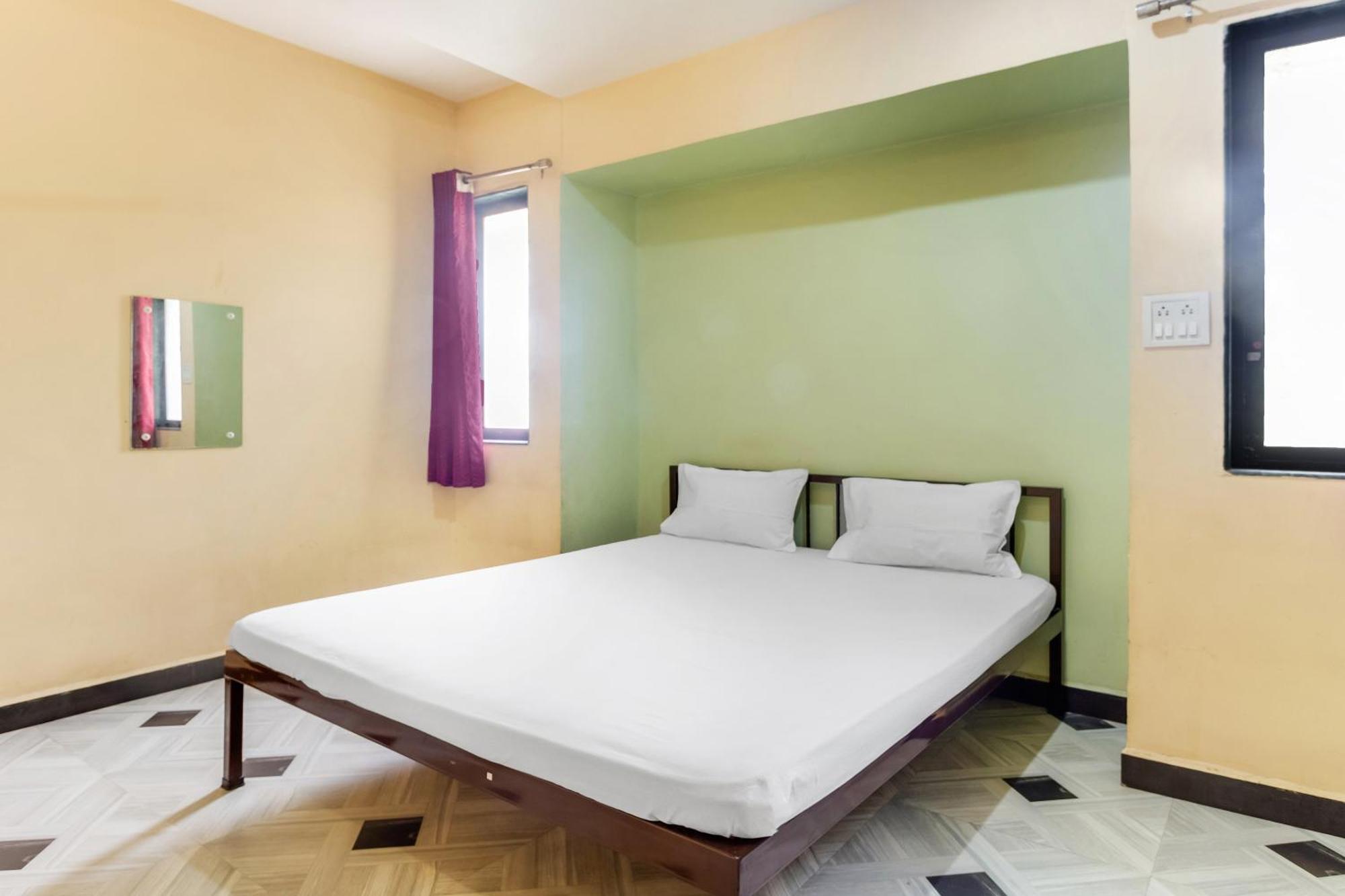 Spot On Harihar Lodging And Yatri Niwas Hotel Colhapur Exterior foto