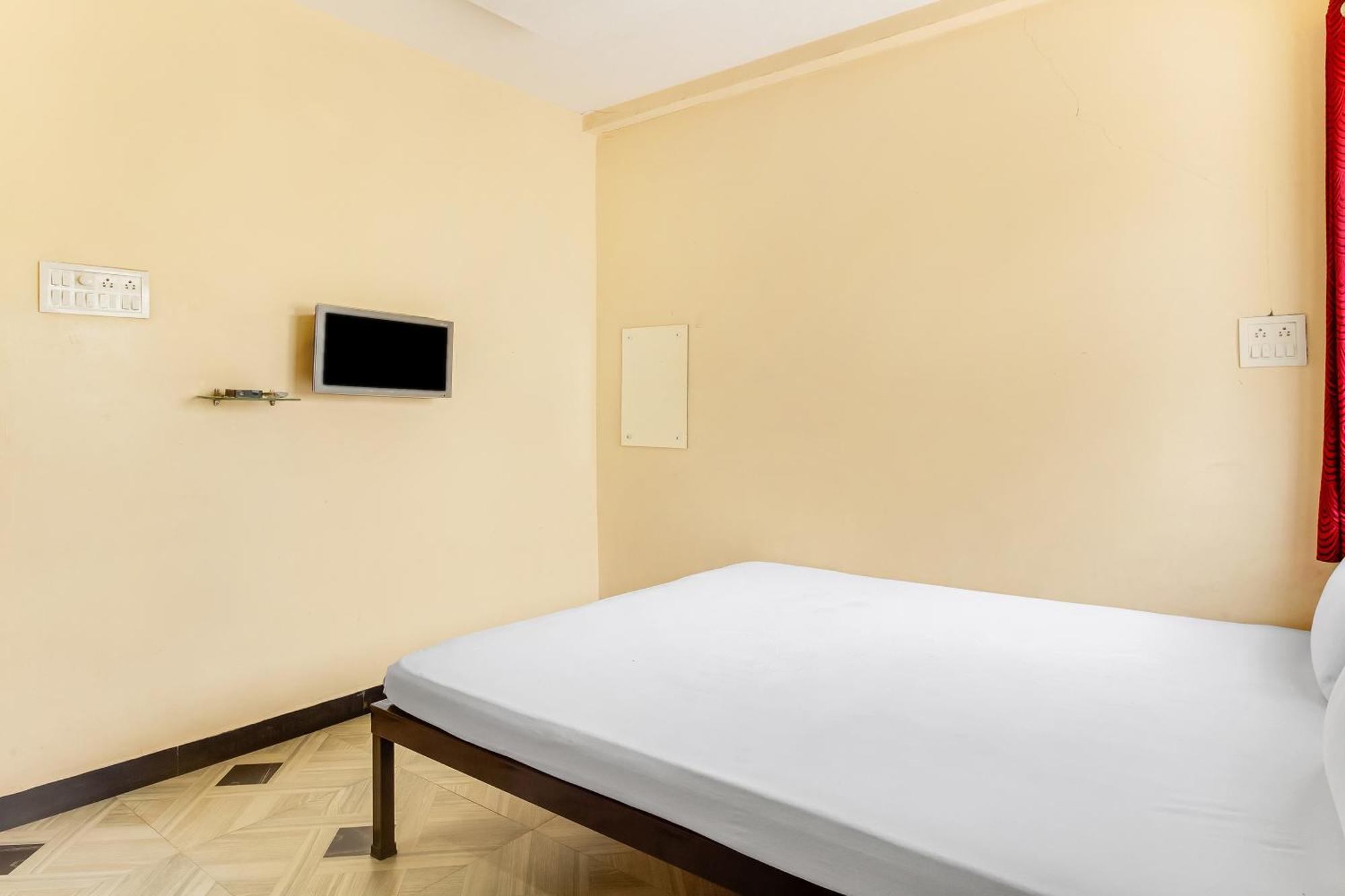 Spot On Harihar Lodging And Yatri Niwas Hotel Colhapur Exterior foto