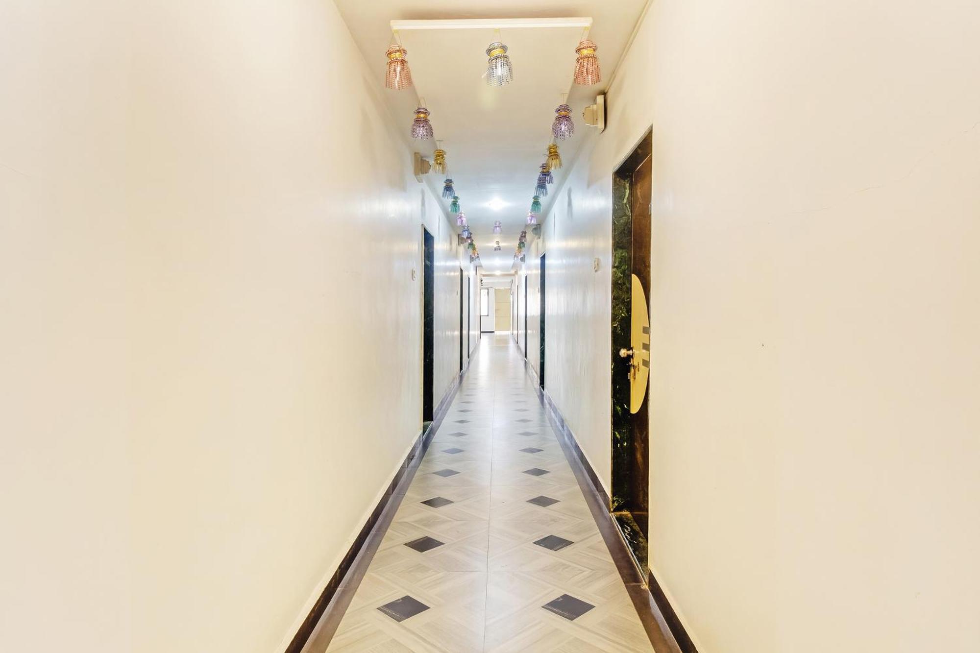 Spot On Harihar Lodging And Yatri Niwas Hotel Colhapur Exterior foto