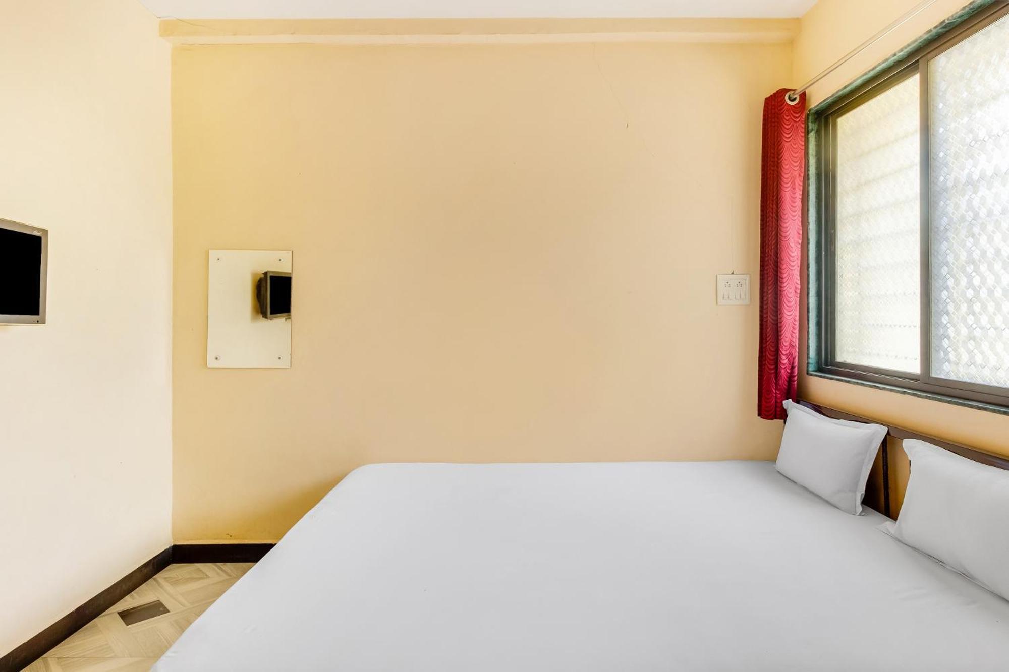 Spot On Harihar Lodging And Yatri Niwas Hotel Colhapur Exterior foto