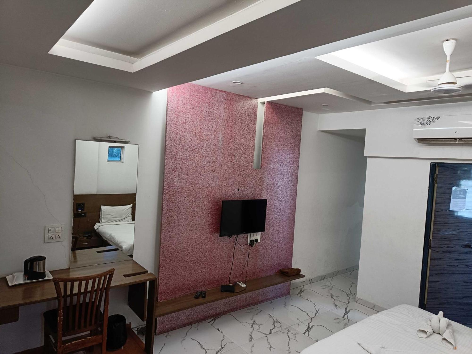 Spot On Harihar Lodging And Yatri Niwas Hotel Colhapur Exterior foto