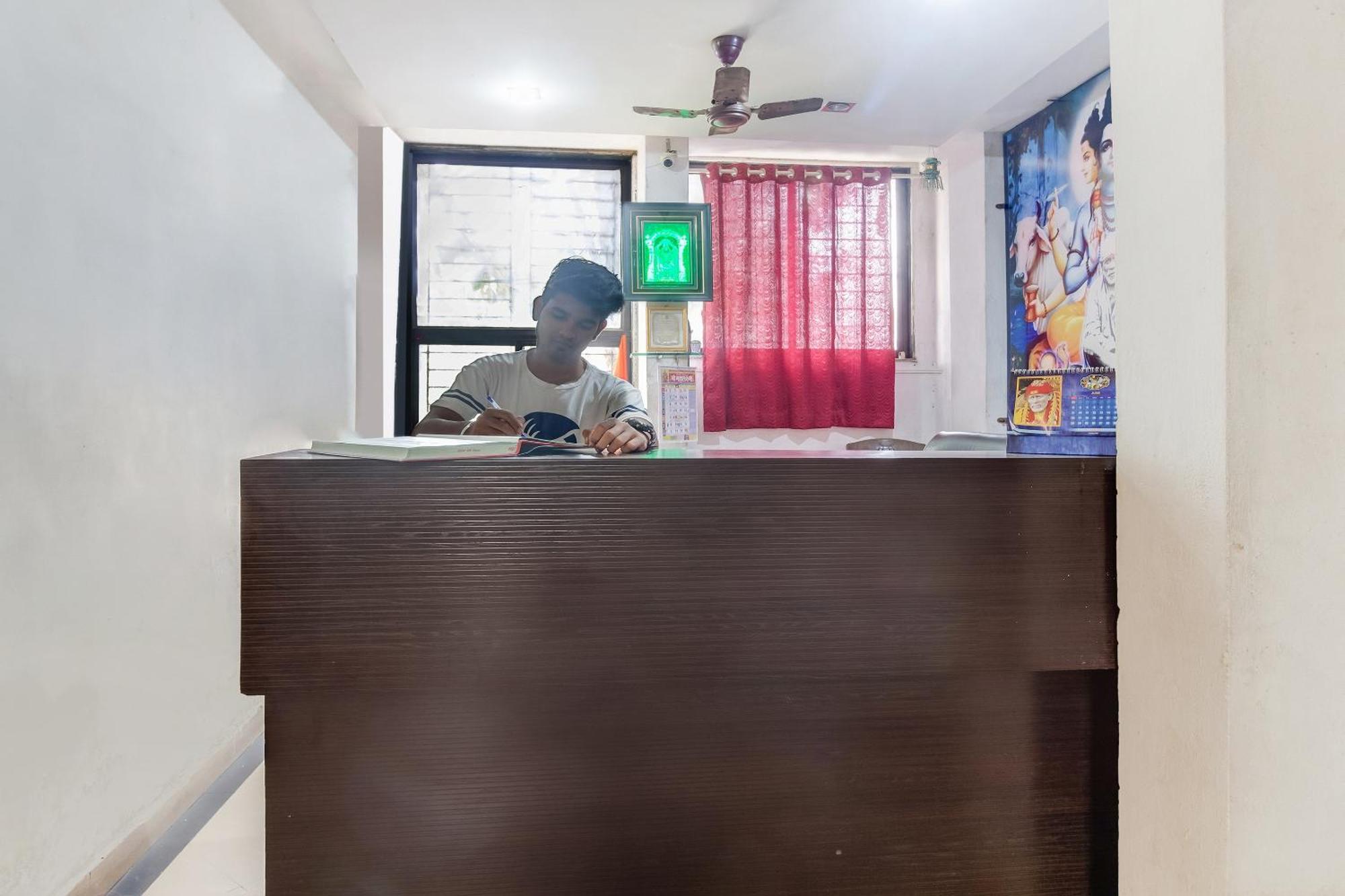 Spot On Harihar Lodging And Yatri Niwas Hotel Colhapur Exterior foto