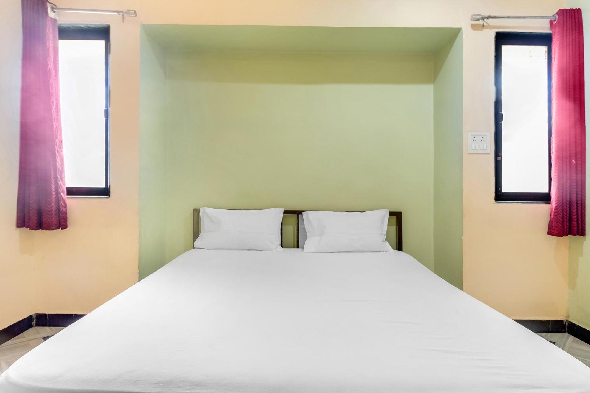 Spot On Harihar Lodging And Yatri Niwas Hotel Colhapur Exterior foto