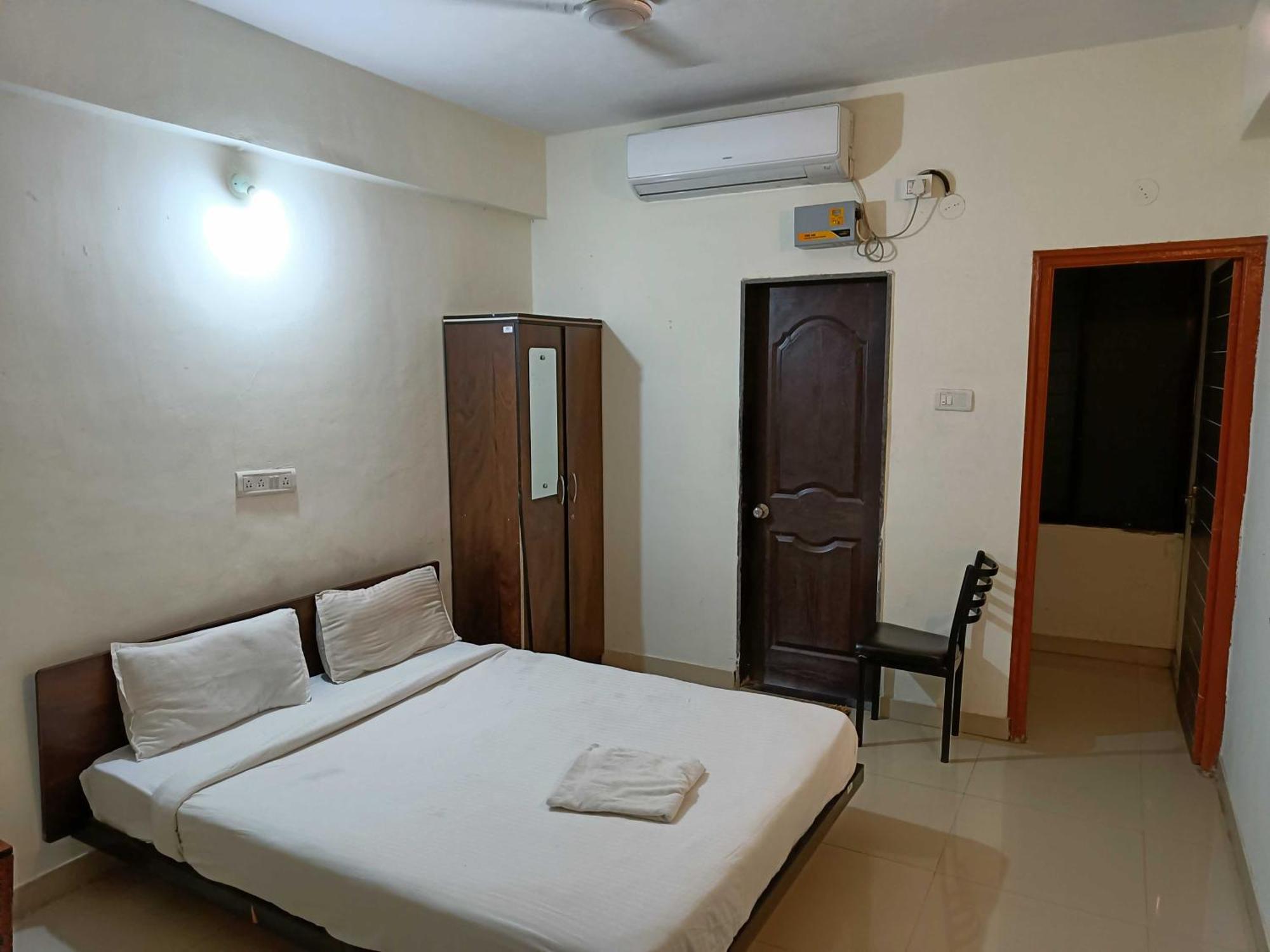 Spot On Harihar Lodging And Yatri Niwas Hotel Colhapur Exterior foto