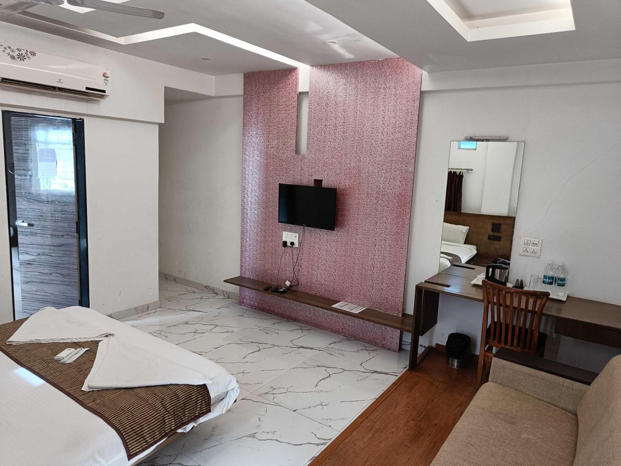 Spot On Harihar Lodging And Yatri Niwas Hotel Colhapur Exterior foto