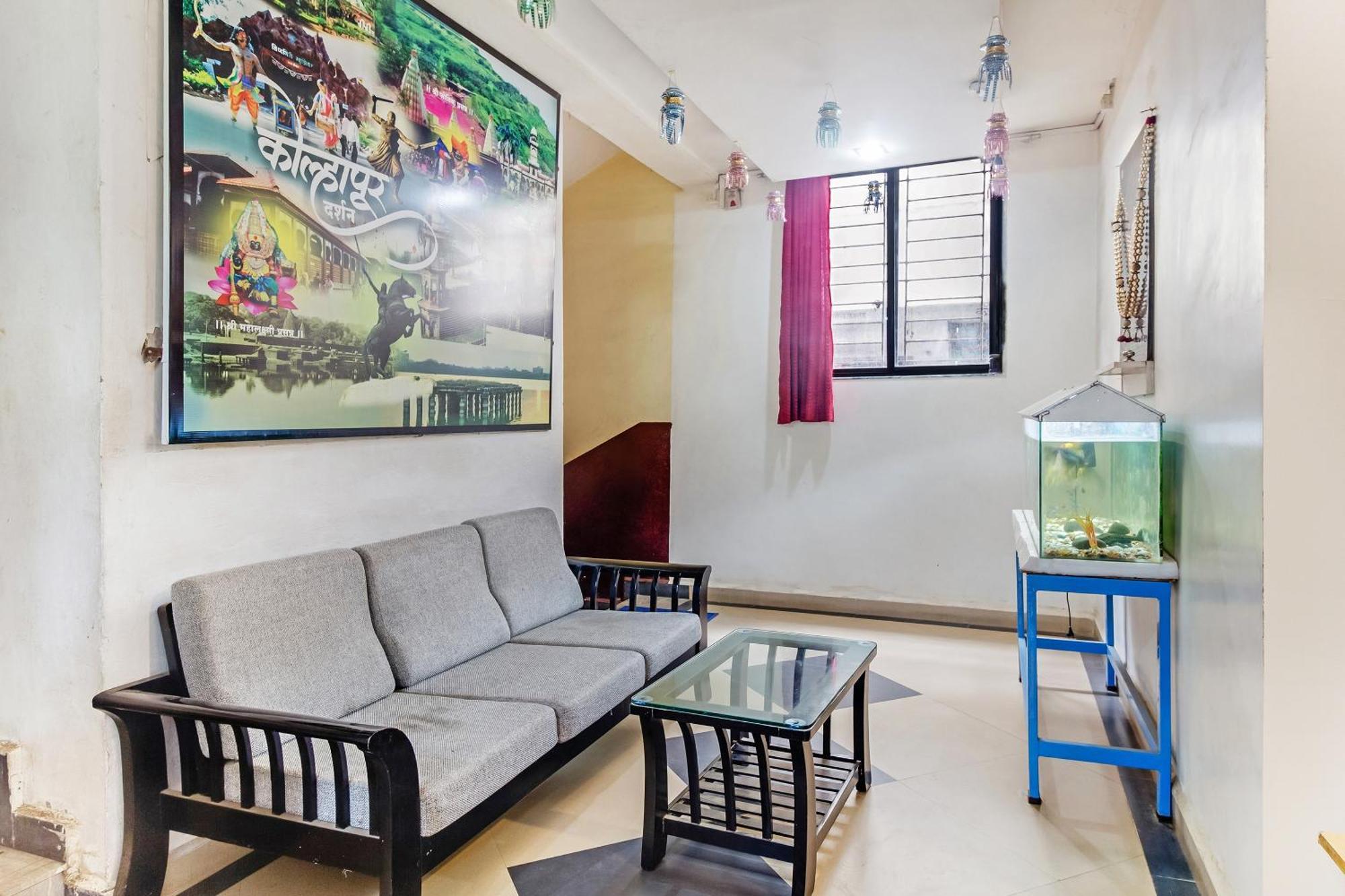 Spot On Harihar Lodging And Yatri Niwas Hotel Colhapur Exterior foto