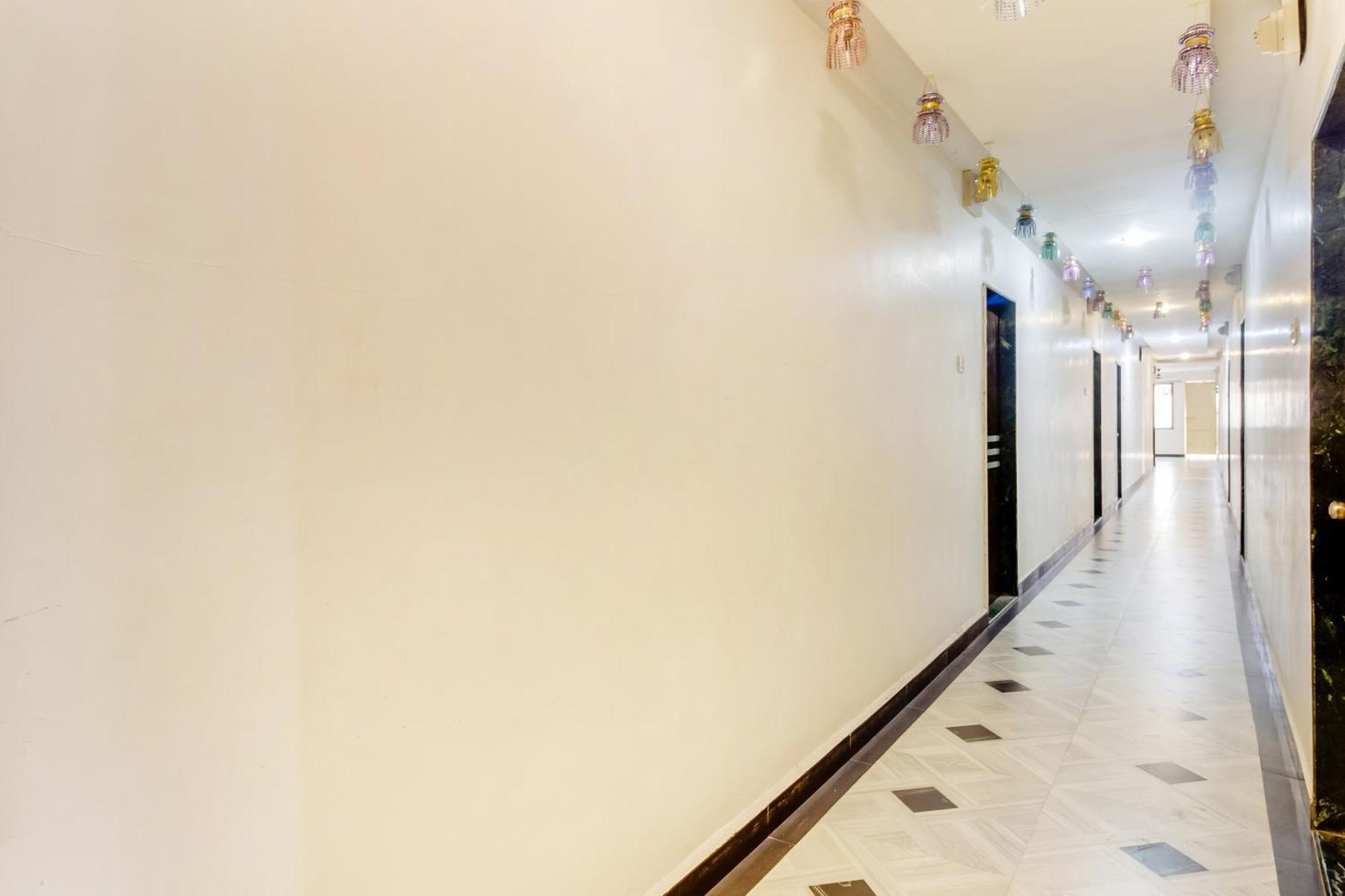 Spot On Harihar Lodging And Yatri Niwas Hotel Colhapur Exterior foto