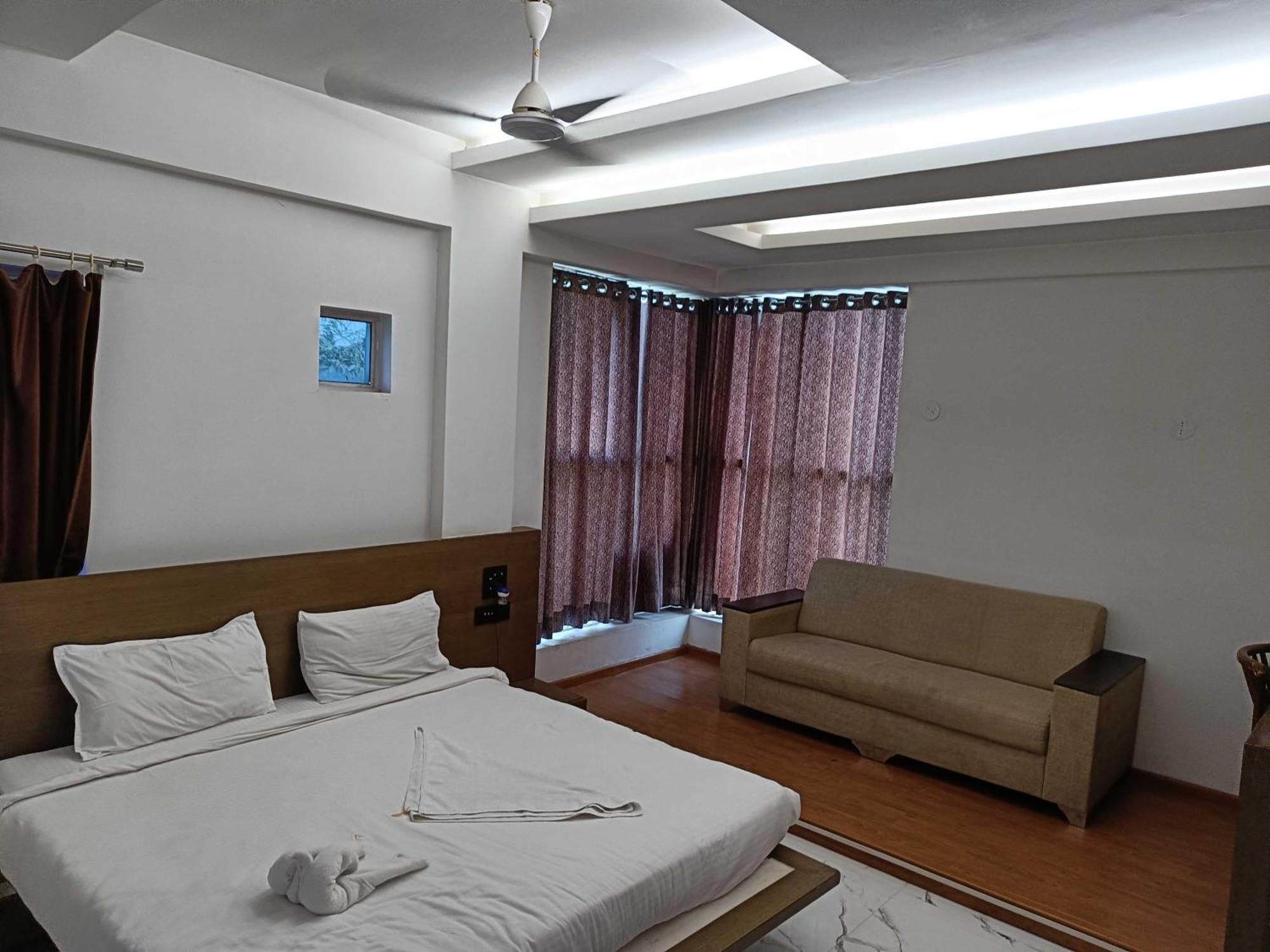 Spot On Harihar Lodging And Yatri Niwas Hotel Colhapur Exterior foto